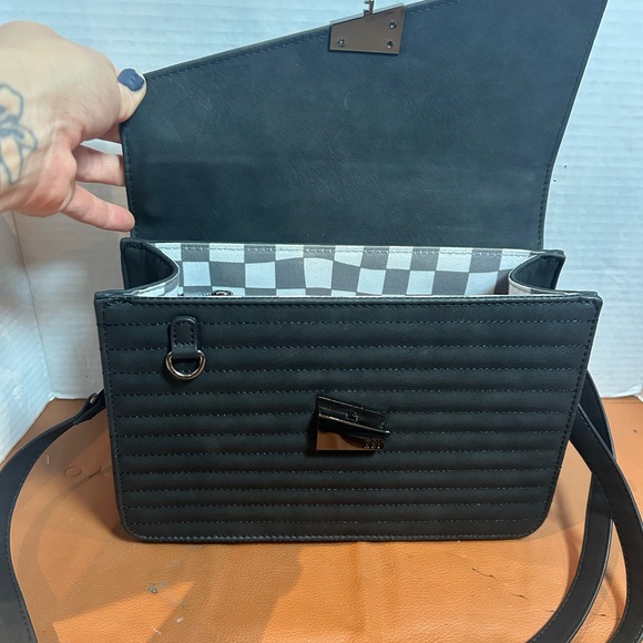 Rad Rev Edgy Crossbody - matte black - Picture 5 of 6